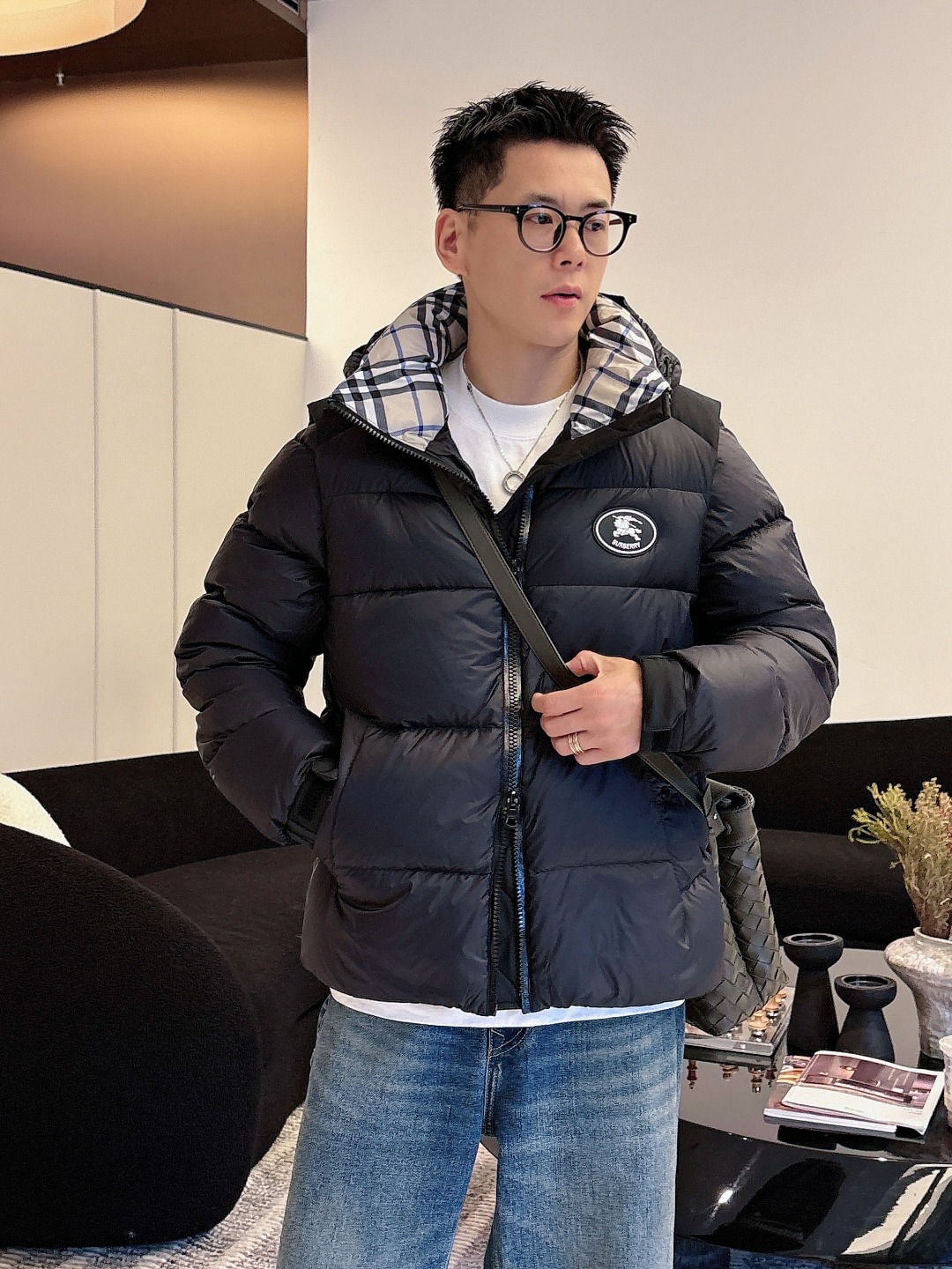 爆款羽绒服 BURBERRY巴宝莉 2025新款羽绒服秀场新品，袖子可拆卸，一衣两穿。品相非常完美，专柜