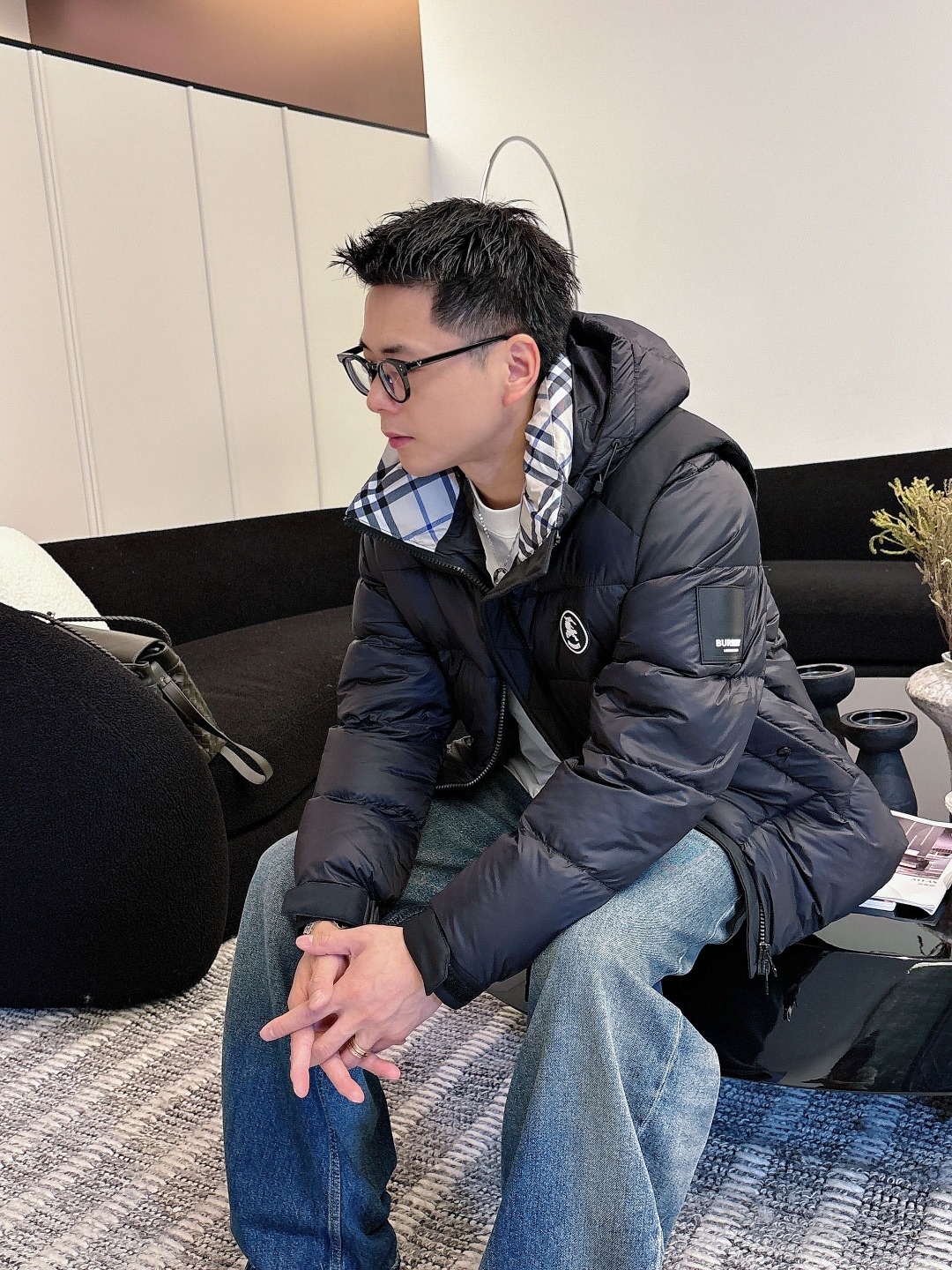 爆款羽绒服 BURBERRY巴宝莉 2025新款羽绒服秀场新品，袖子可拆卸，一衣两穿。品相非常完美，专柜