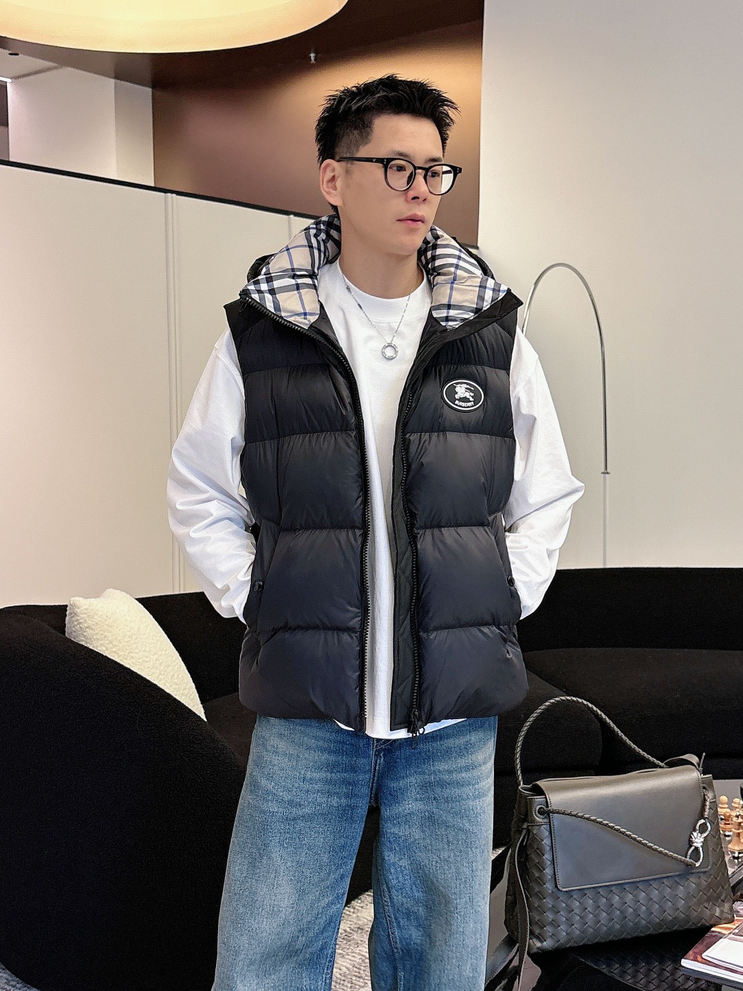 爆款羽绒服 BURBERRY巴宝莉 2025新款羽绒服秀场新品，袖子可拆卸，一衣两穿。品相非常完美，专柜