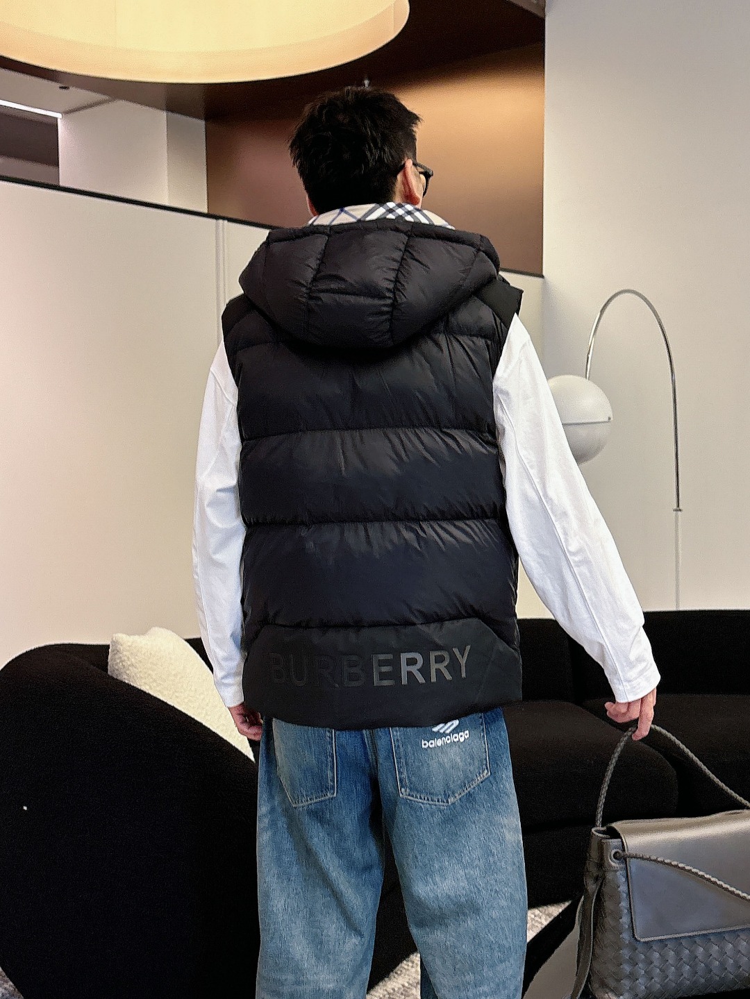 爆款羽绒服 BURBERRY巴宝莉 2025新款羽绒服秀场新品，袖子可拆卸，一衣两穿。品相非常完美，专柜