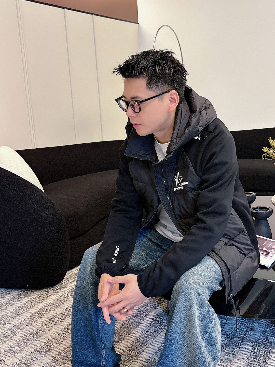 Moncler 蒙口 FW2025新款连帽拼羽绒夹克外套。经典款，一件难求。采用原版定制面料，正身充90