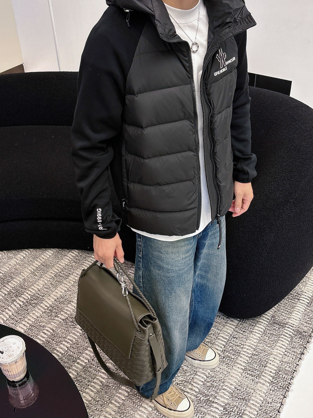 Moncler 蒙口 FW2025新款连帽拼羽绒夹克外套。经典款，一件难求。采用原版定制面料，正身充90