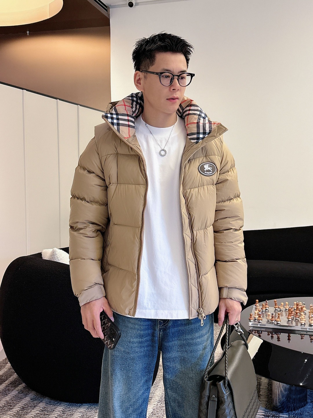 爆款羽绒服 BURBERRY巴宝莉 2025新款羽绒服秀场新品，袖子可拆卸，一衣两穿。品相非常完美，专柜