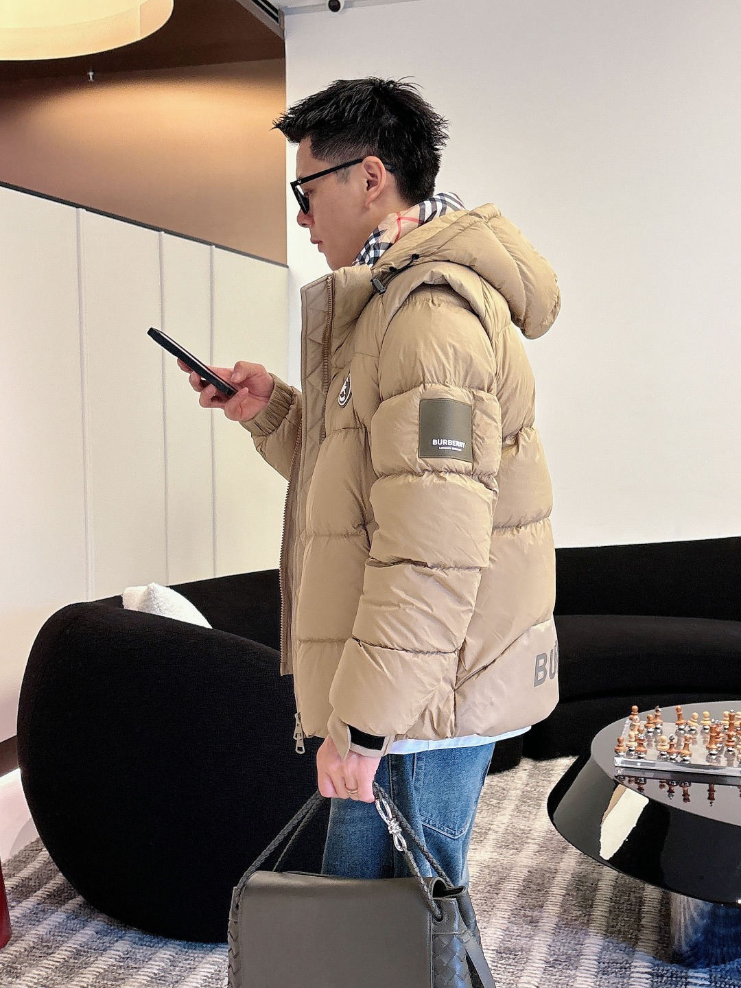 爆款羽绒服 BURBERRY巴宝莉 2025新款羽绒服秀场新品，袖子可拆卸，一衣两穿。品相非常完美，专柜