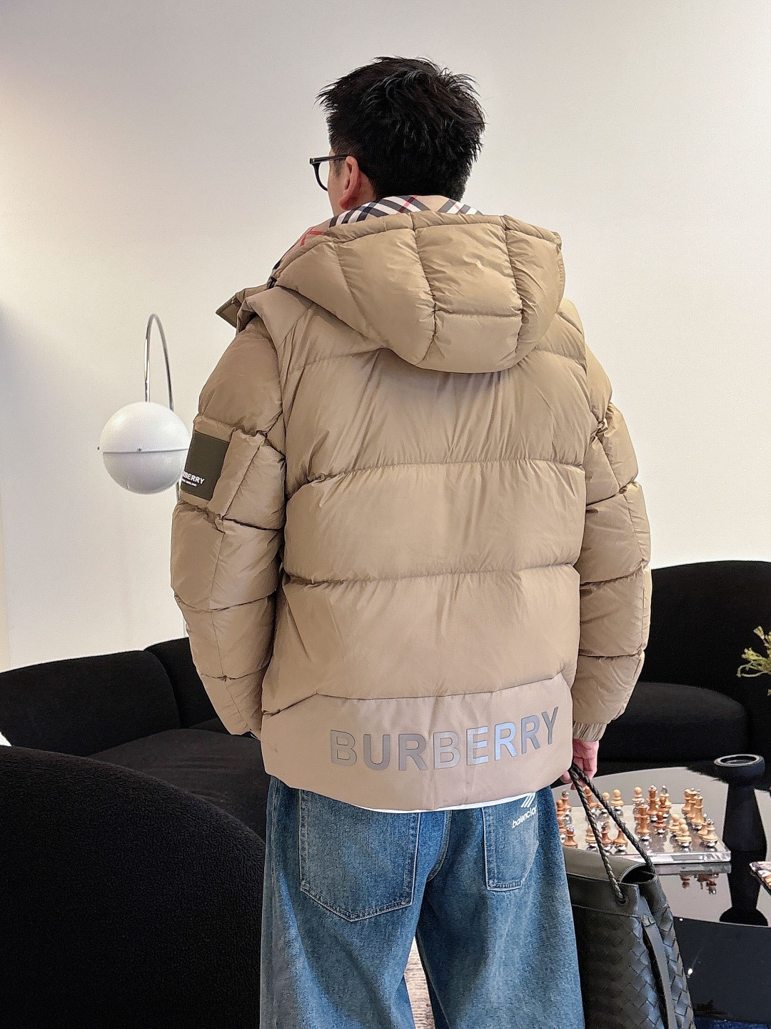 爆款羽绒服 BURBERRY巴宝莉 2025新款羽绒服秀场新品，袖子可拆卸，一衣两穿。品相非常完美，专柜