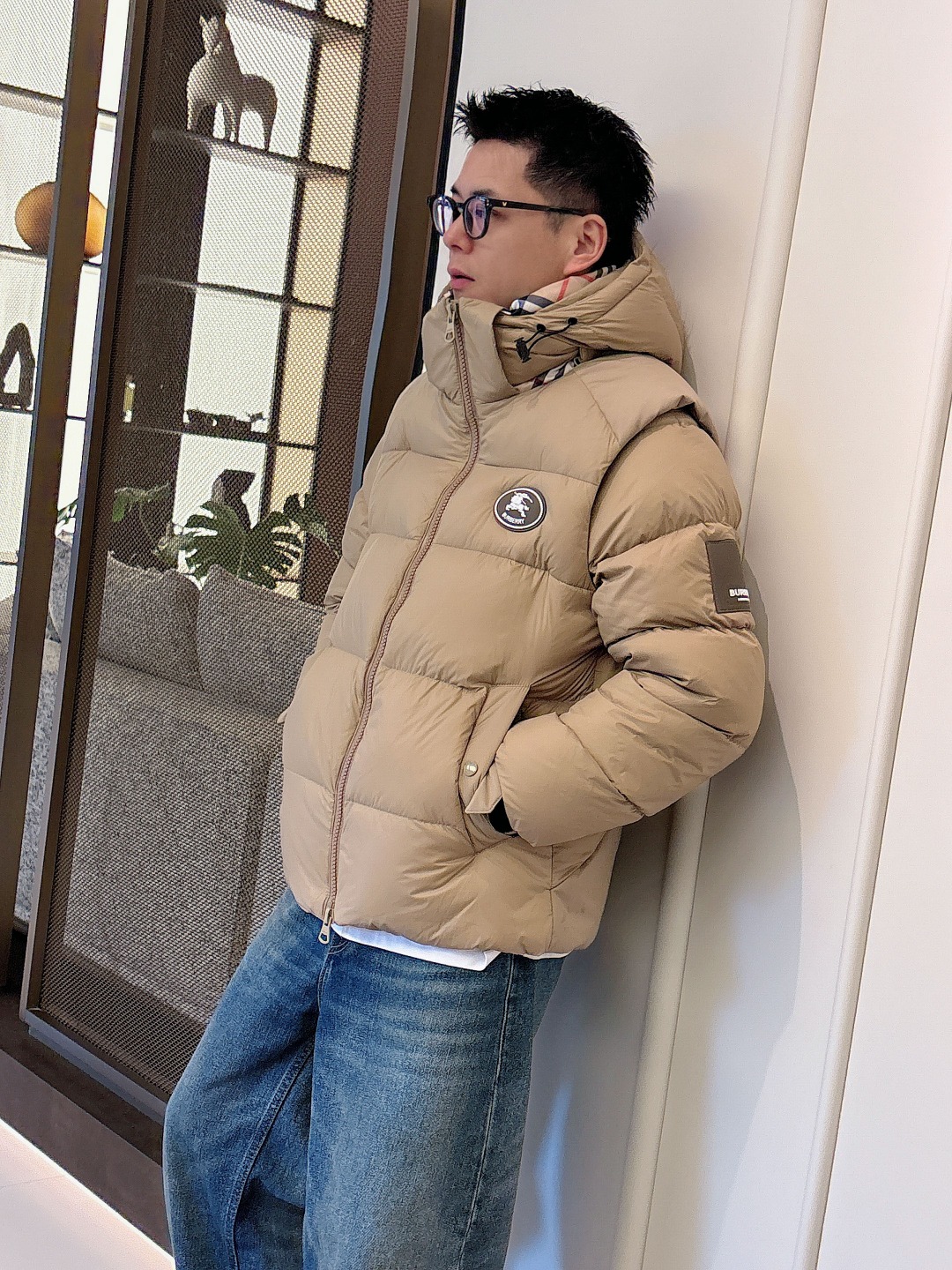 爆款羽绒服 BURBERRY巴宝莉 2025新款羽绒服秀场新品，袖子可拆卸，一衣两穿。品相非常完美，专柜