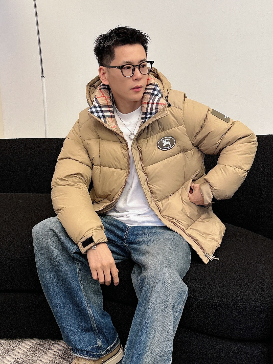 爆款羽绒服 BURBERRY巴宝莉 2025新款羽绒服秀场新品，袖子可拆卸，一衣两穿。品相非常完美，专柜