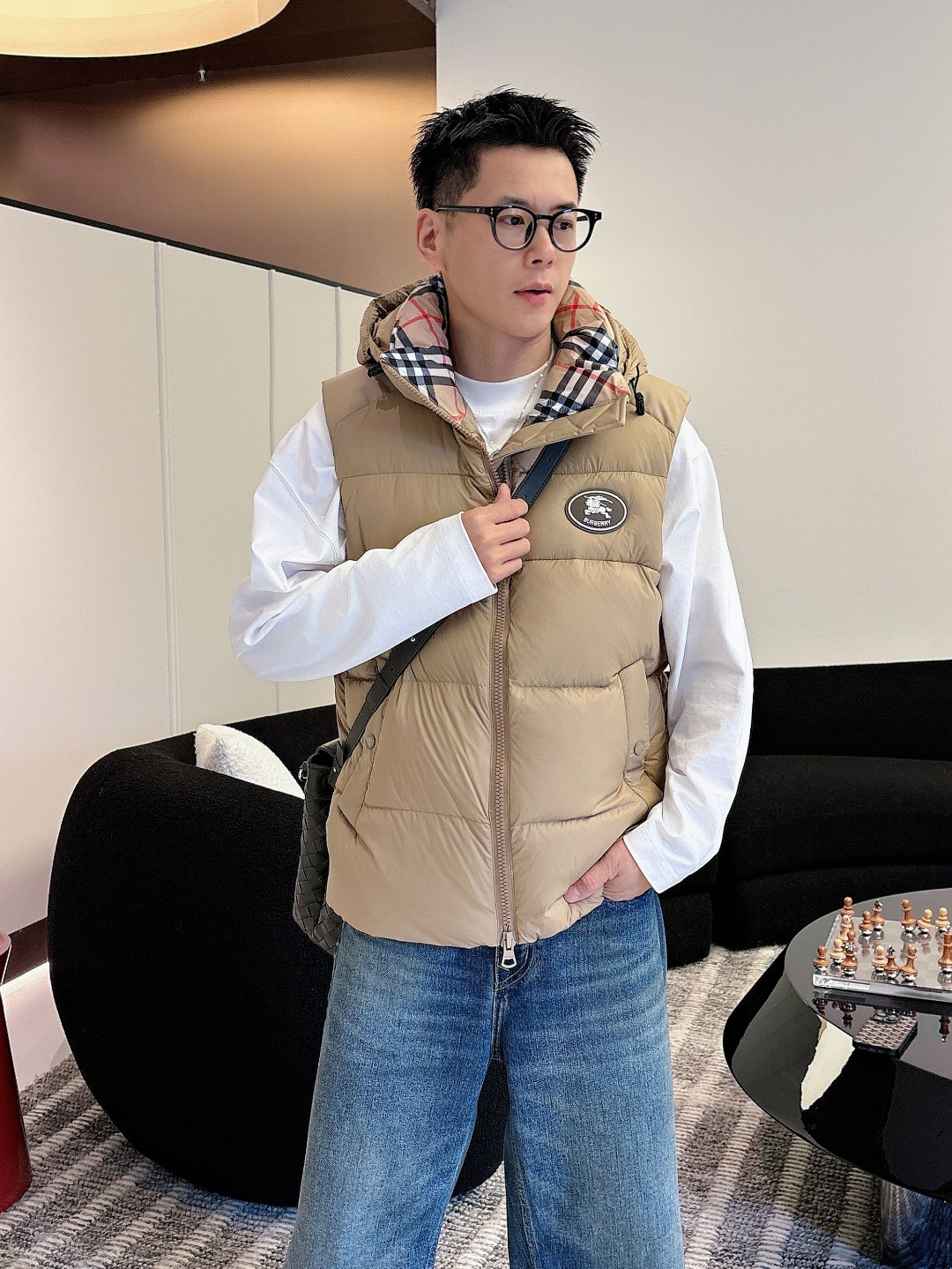 爆款羽绒服 BURBERRY巴宝莉 2025新款羽绒服秀场新品，袖子可拆卸，一衣两穿。品相非常完美，专柜