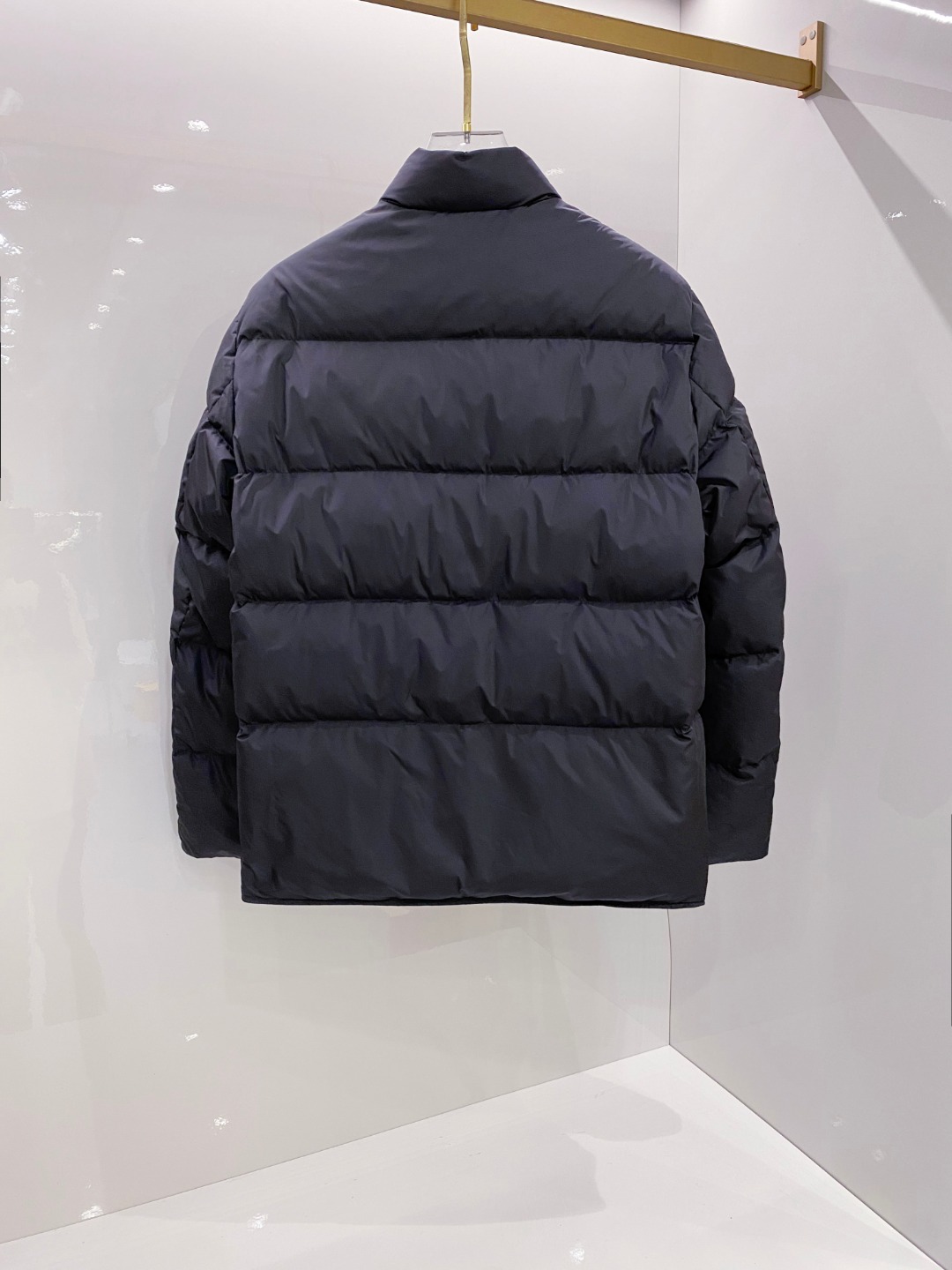 Prada 普拉达2025秋冬专柜同步新品发布，最新款羽绒服出货，全部原版购入，今年最新色，无论面料和辅