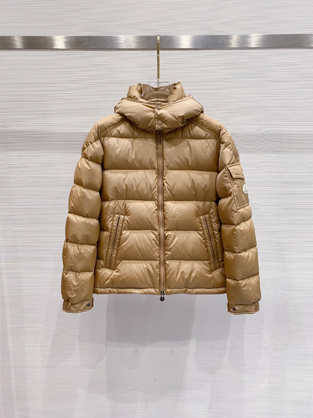 特级羽绒⬆️Moncler王牌经典,2025全新上市.Maya(全新科技尼龙)男士哑光短款羽绒夹克外套.