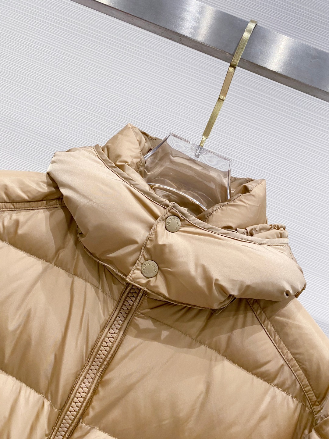 特级羽绒⬆️Moncler王牌经典,2025全新上市.Maya(全新科技尼龙)男士哑光短款羽绒夹克外套.