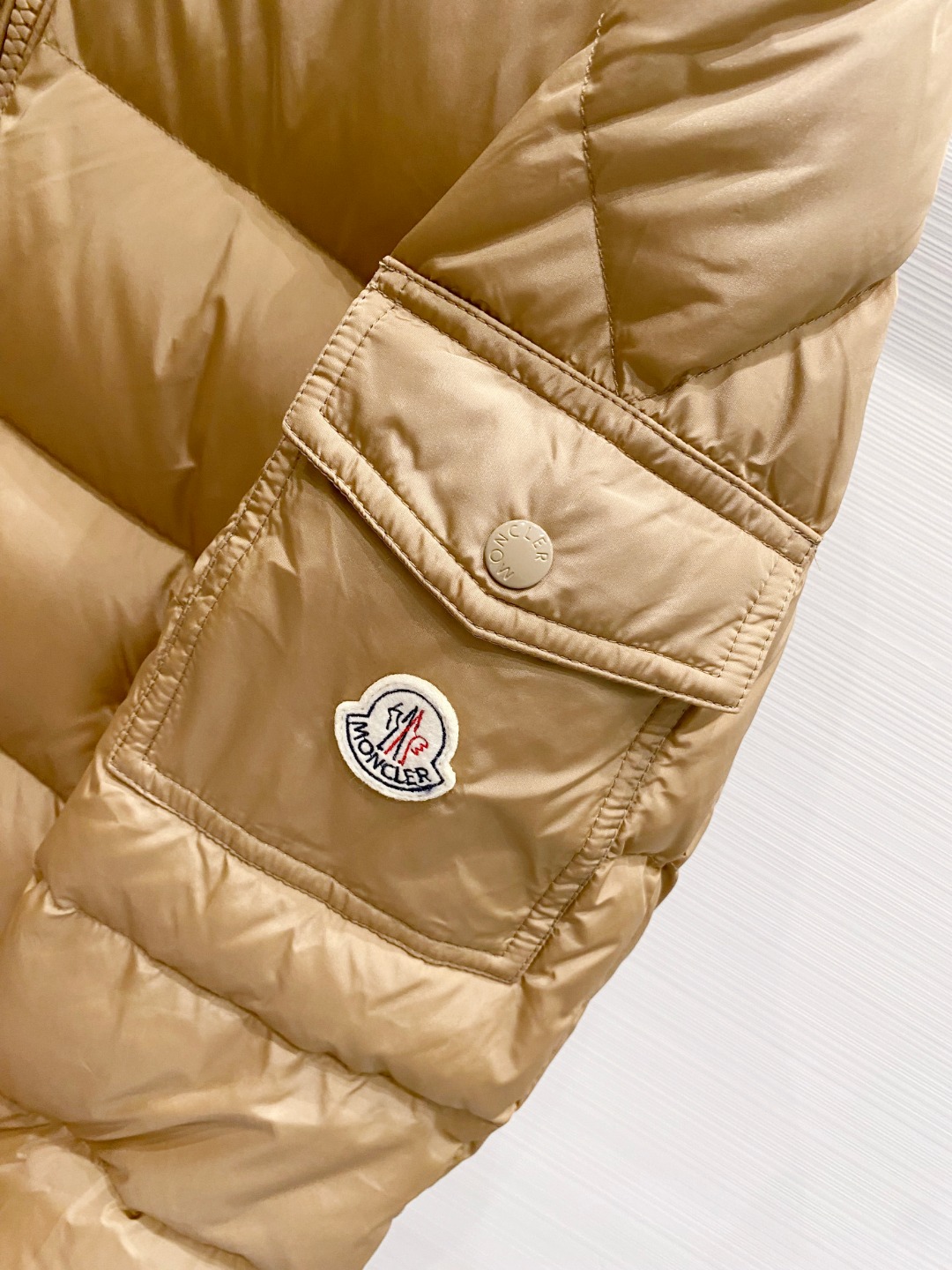 特级羽绒⬆️Moncler王牌经典,2025全新上市.Maya(全新科技尼龙)男士哑光短款羽绒夹克外套.