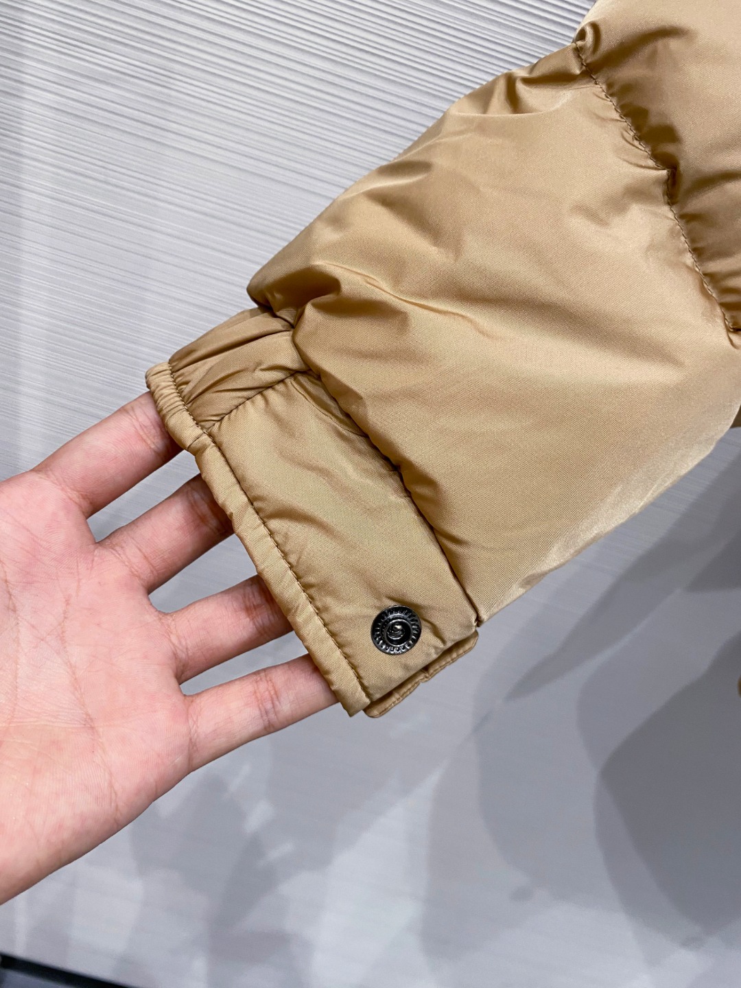 特级羽绒⬆️Moncler王牌经典,2025全新上市.Maya(全新科技尼龙)男士哑光短款羽绒夹克外套.