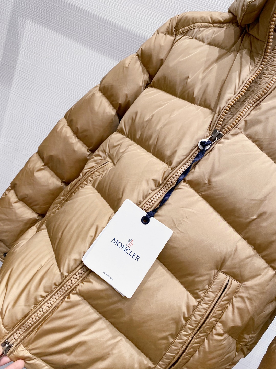特级羽绒⬆️Moncler王牌经典,2025全新上市.Maya(全新科技尼龙)男士哑光短款羽绒夹克外套.