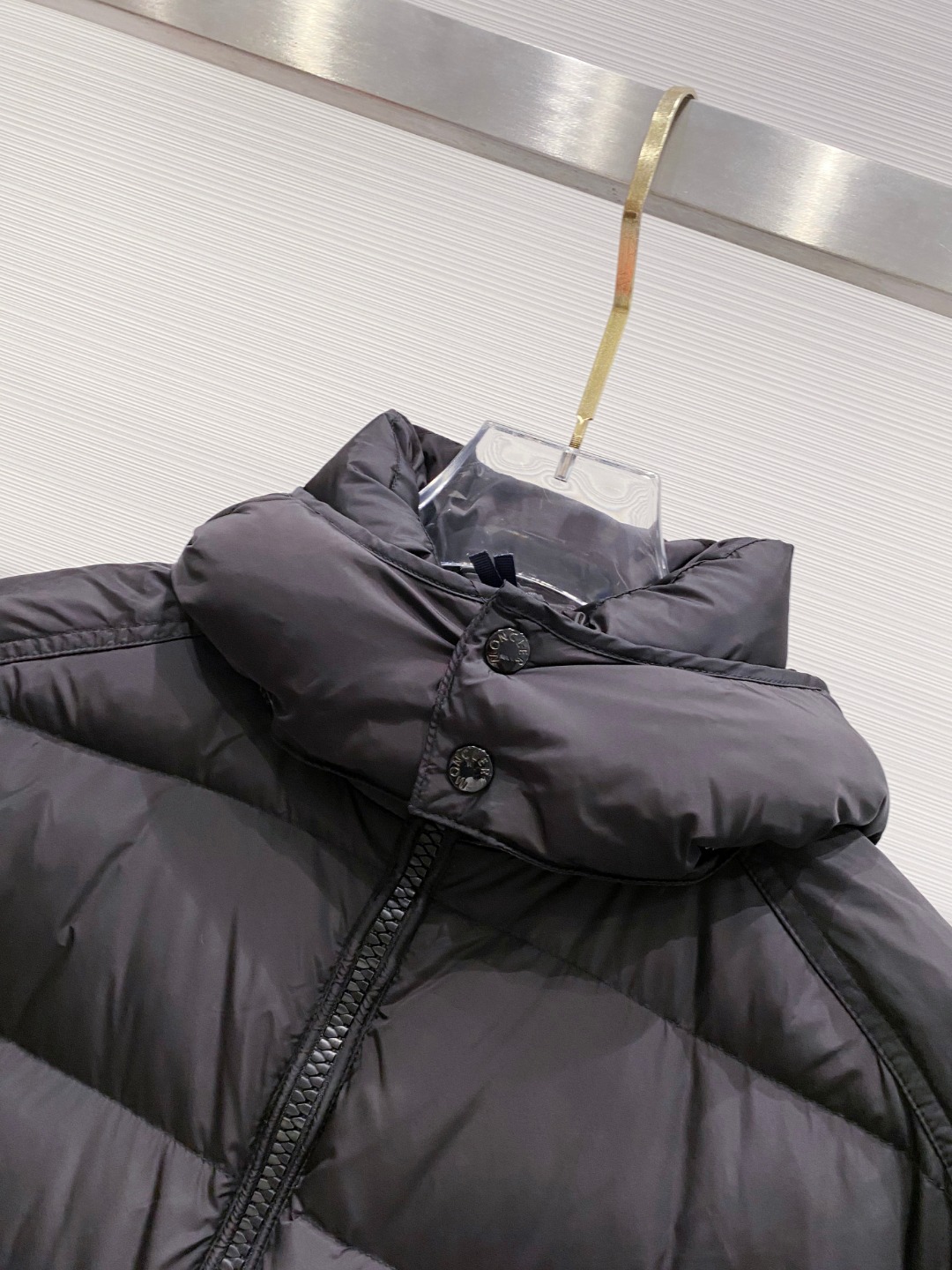 特级羽绒⬆️Moncler王牌经典,2025全新上市.Maya(全新科技尼龙)男士哑光短款羽绒夹克外套.