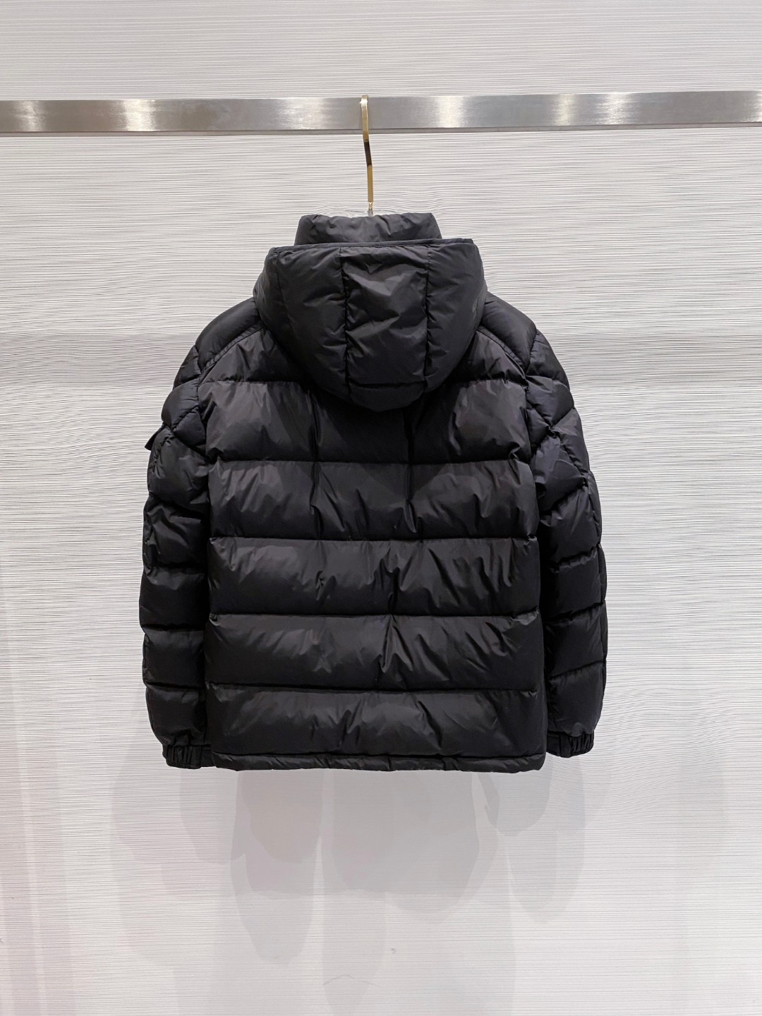 特级羽绒⬆️Moncler王牌经典,2025全新上市.Maya(全新科技尼龙)男士哑光短款羽绒夹克外套.