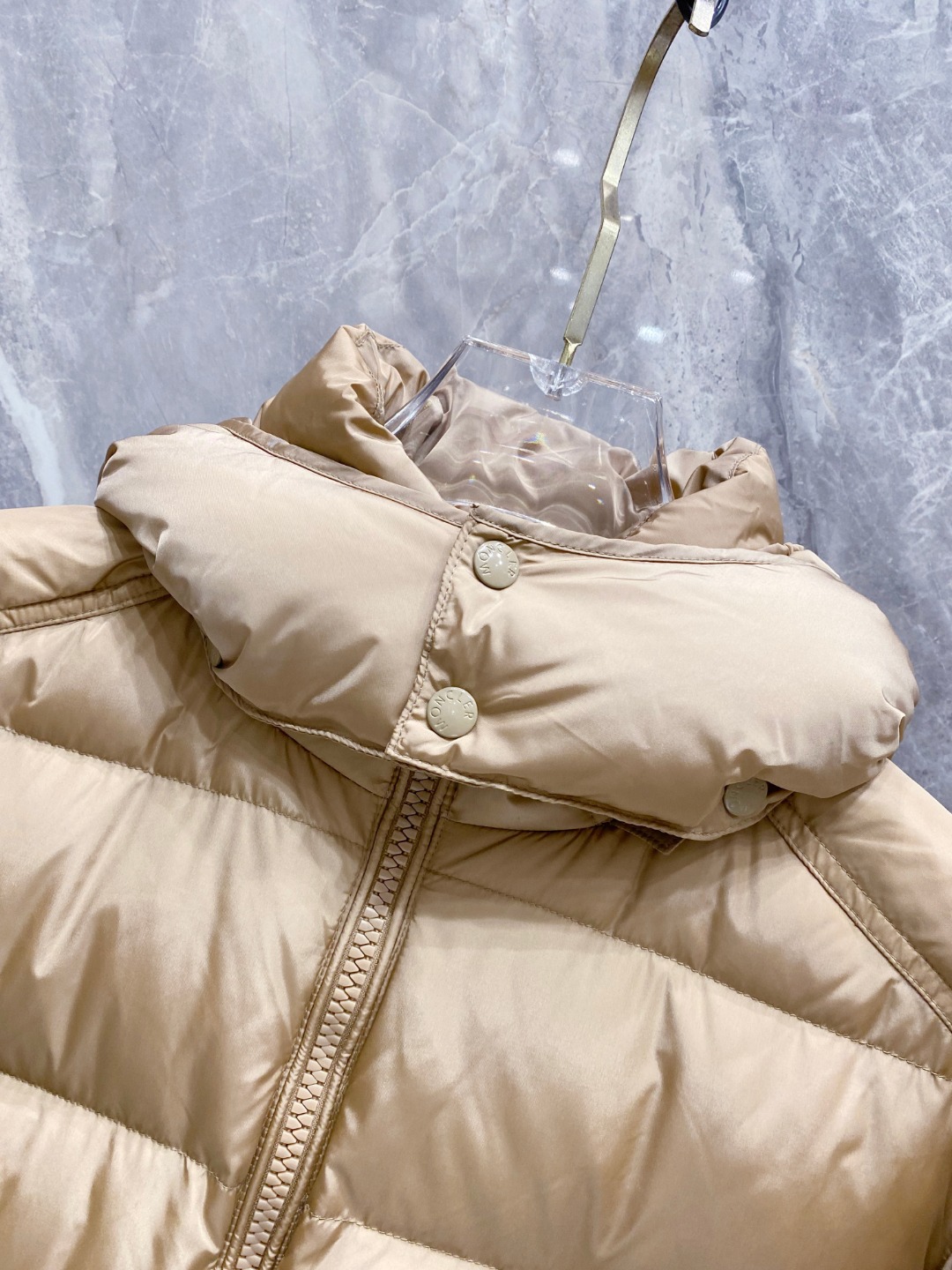 特级羽绒⬆️Moncler王牌经典,2025全新上市.Maya(全新科技尼龙)男士哑光短款羽绒夹克外套.