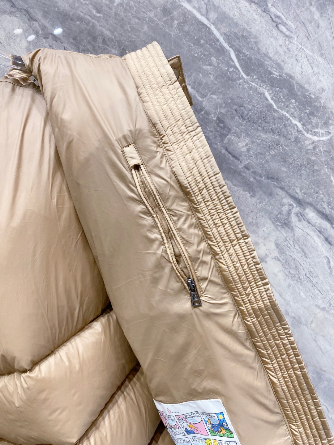 特级羽绒⬆️Moncler王牌经典,2025全新上市.Maya(全新科技尼龙)男士哑光短款羽绒夹克外套.