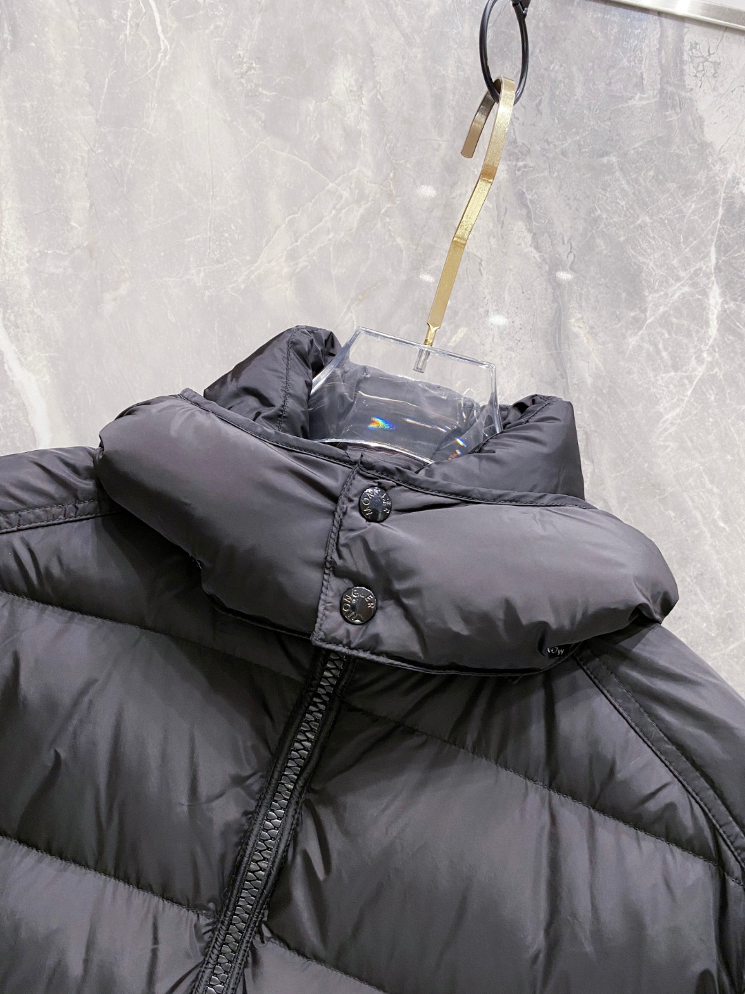 特级羽绒⬆️Moncler王牌经典,2025全新上市.Maya(全新科技尼龙)男士哑光短款羽绒夹克外套.