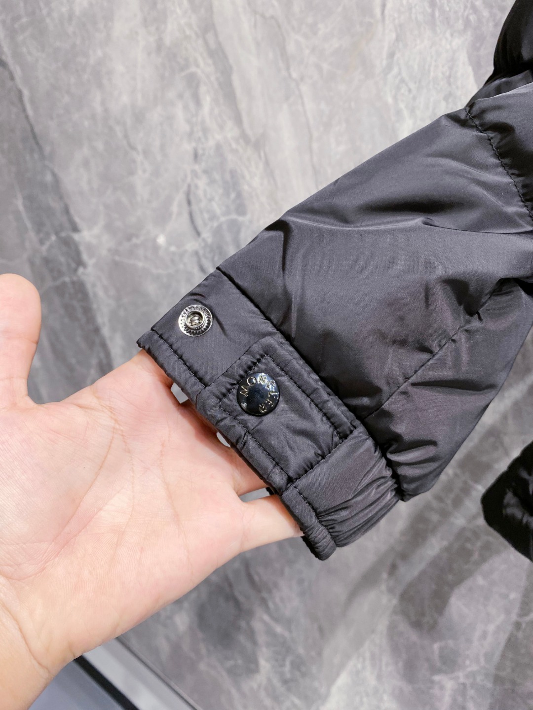 特级羽绒⬆️Moncler王牌经典,2025全新上市.Maya(全新科技尼龙)男士哑光短款羽绒夹克外套.