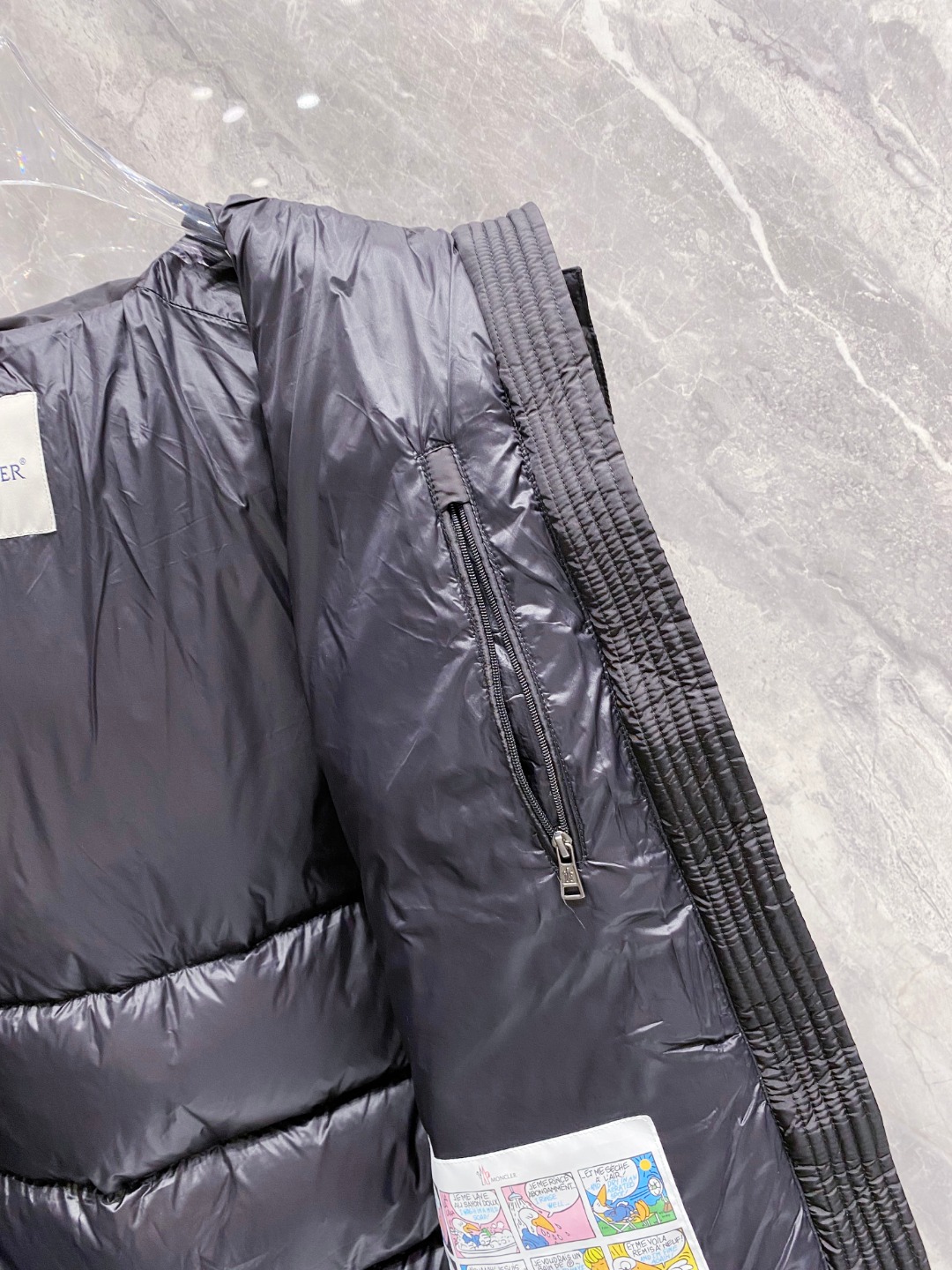 特级羽绒⬆️Moncler王牌经典,2025全新上市.Maya(全新科技尼龙)男士哑光短款羽绒夹克外套.