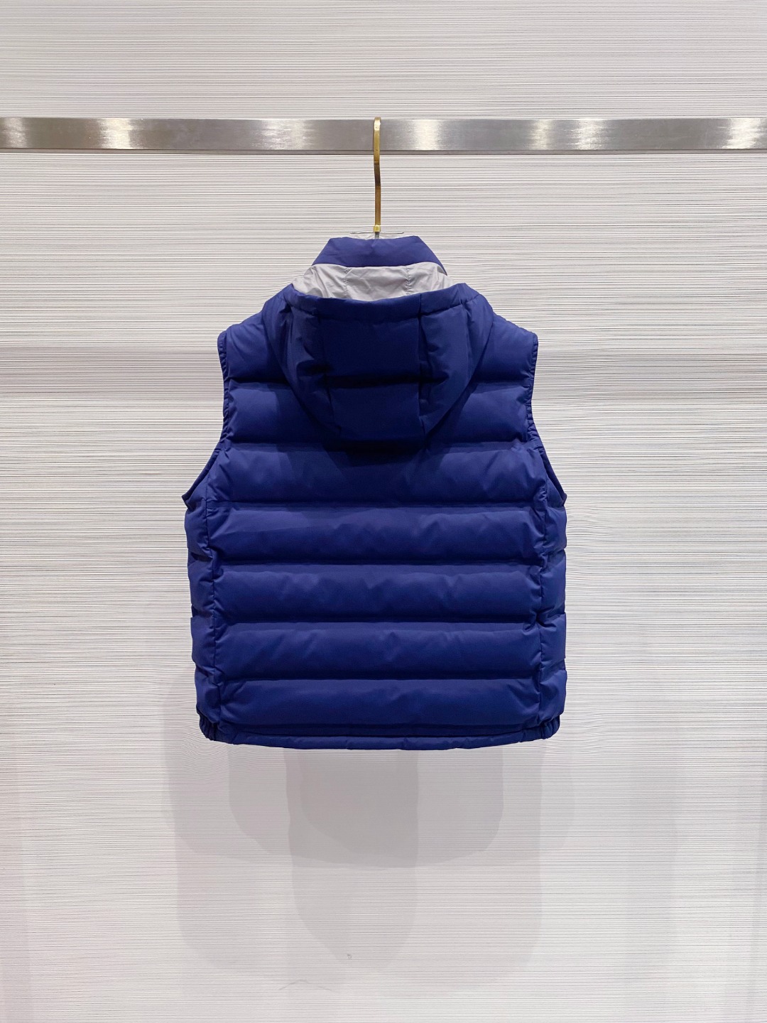 25秋冬新品发布，BC新款羽绒马甲出货，帽子可完全拆卸成立领，所有面料及辅料原版开模订制，质感超强，码数