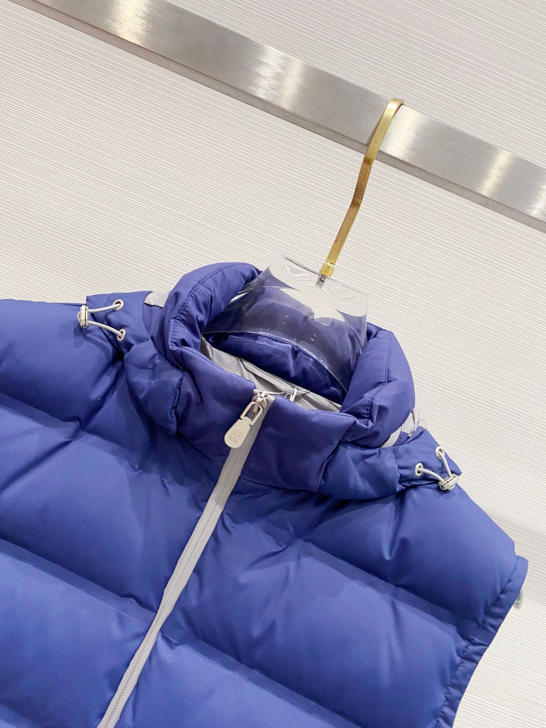 25秋冬新品发布，BC新款羽绒马甲出货，帽子可完全拆卸成立领，所有面料及辅料原版开模订制，质感超强，码数