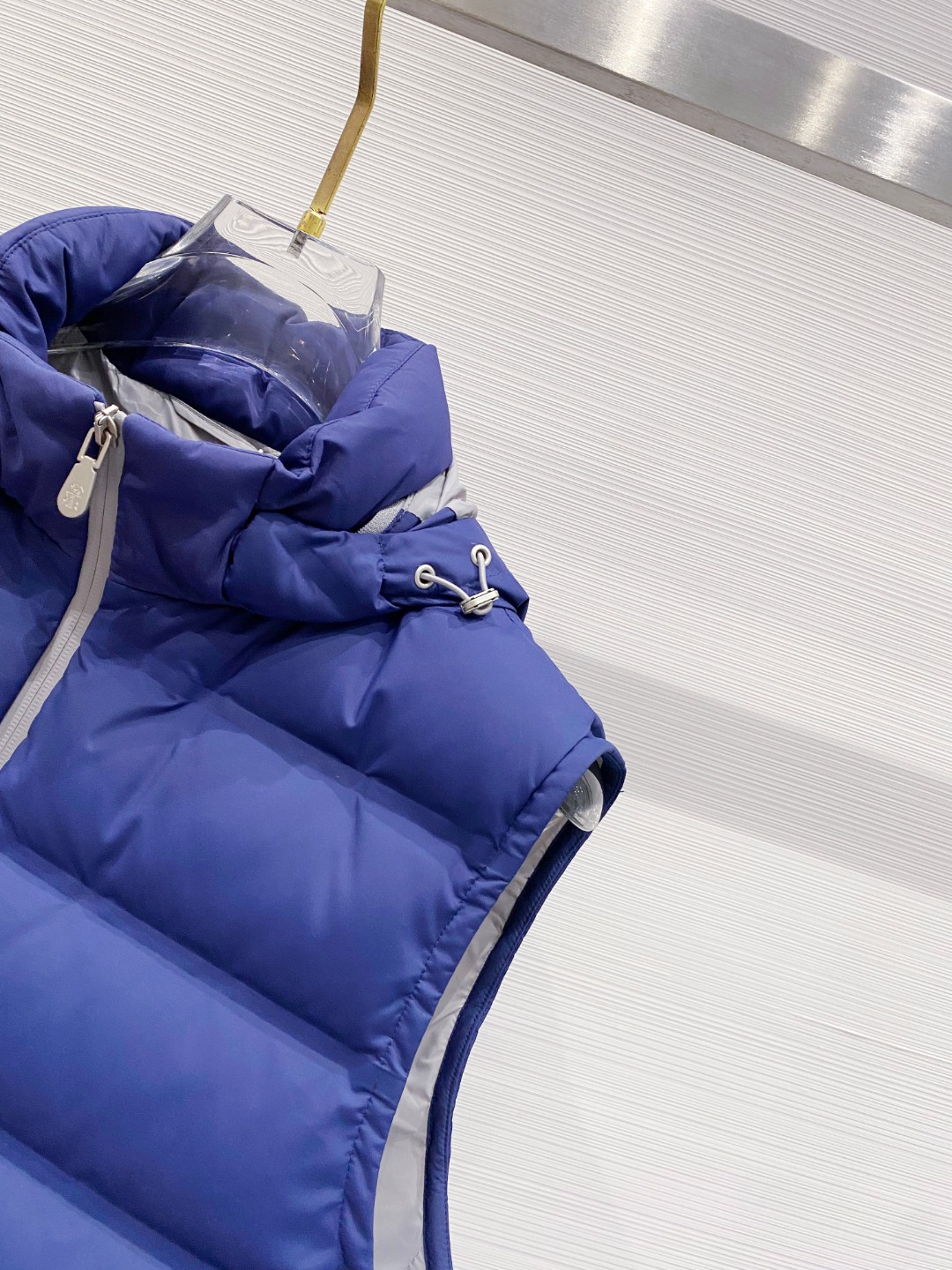 25秋冬新品发布，BC新款羽绒马甲出货，帽子可完全拆卸成立领，所有面料及辅料原版开模订制，质感超强，码数