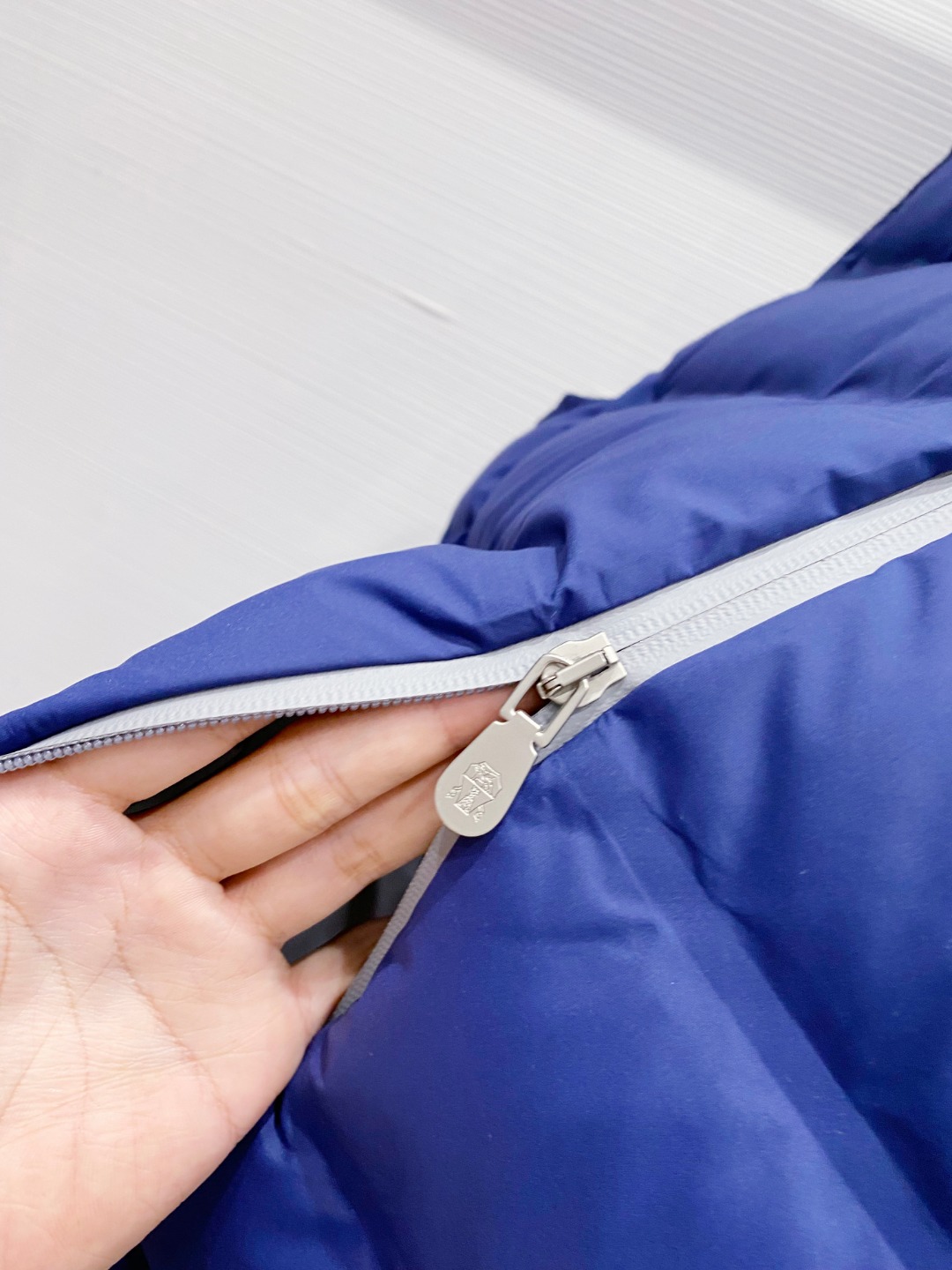 25秋冬新品发布，BC新款羽绒马甲出货，帽子可完全拆卸成立领，所有面料及辅料原版开模订制，质感超强，码数