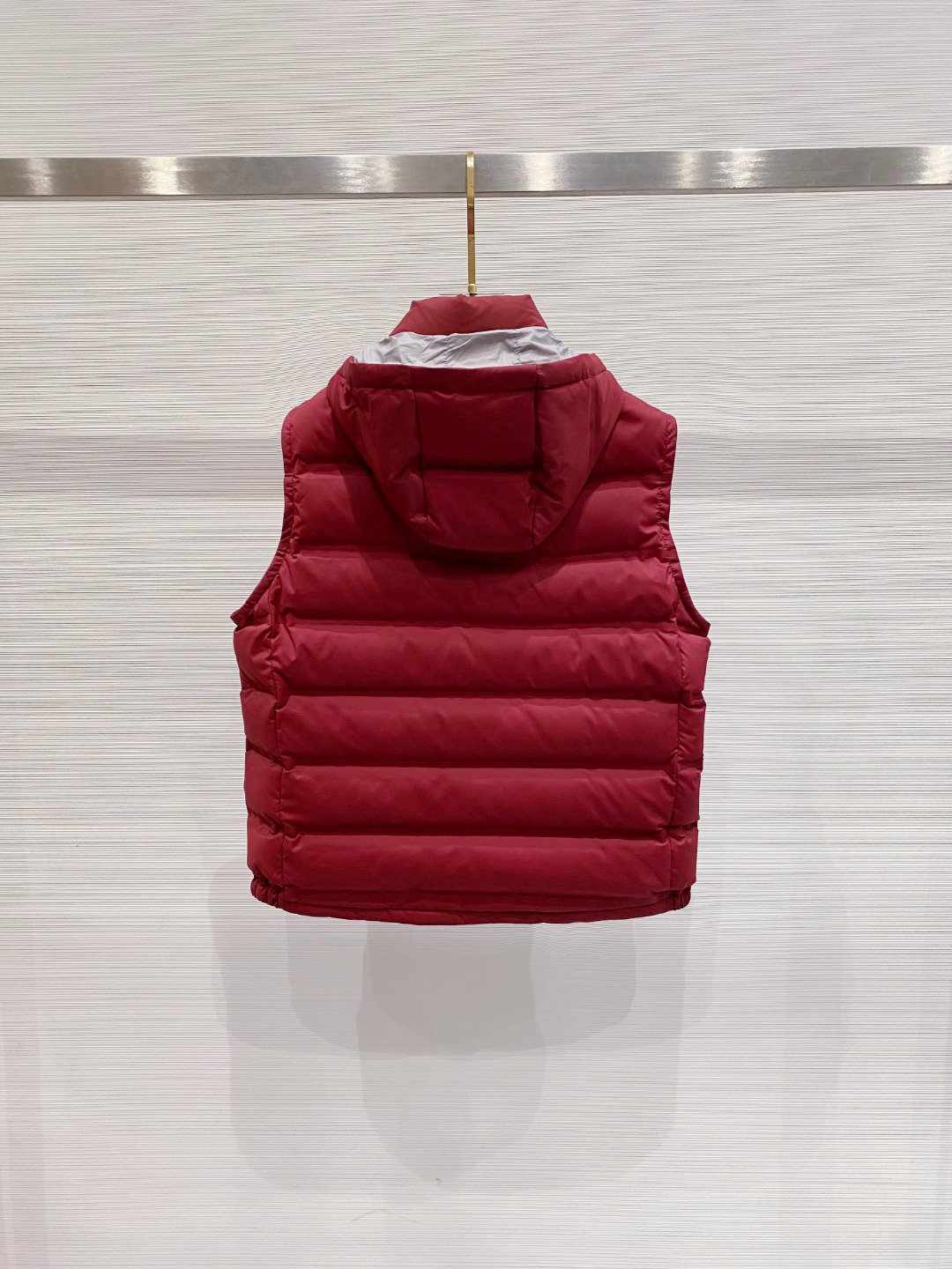 25秋冬新品发布，BC新款羽绒马甲出货，帽子可完全拆卸成立领，所有面料及辅料原版开模订制，质感超强，码数