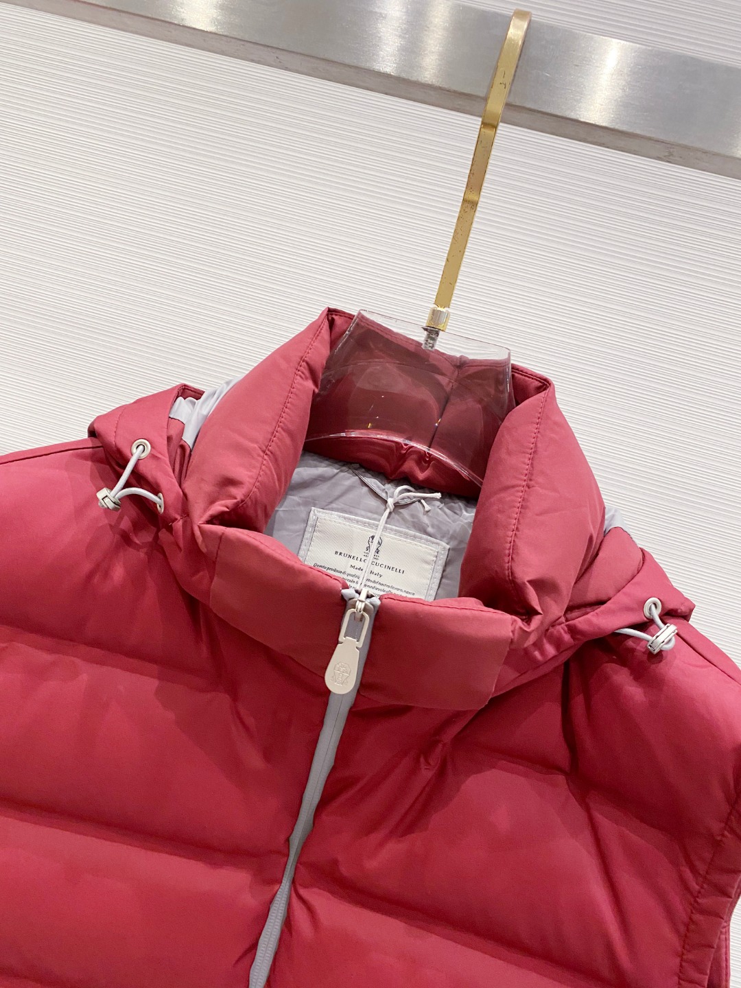 25秋冬新品发布，BC新款羽绒马甲出货，帽子可完全拆卸成立领，所有面料及辅料原版开模订制，质感超强，码数