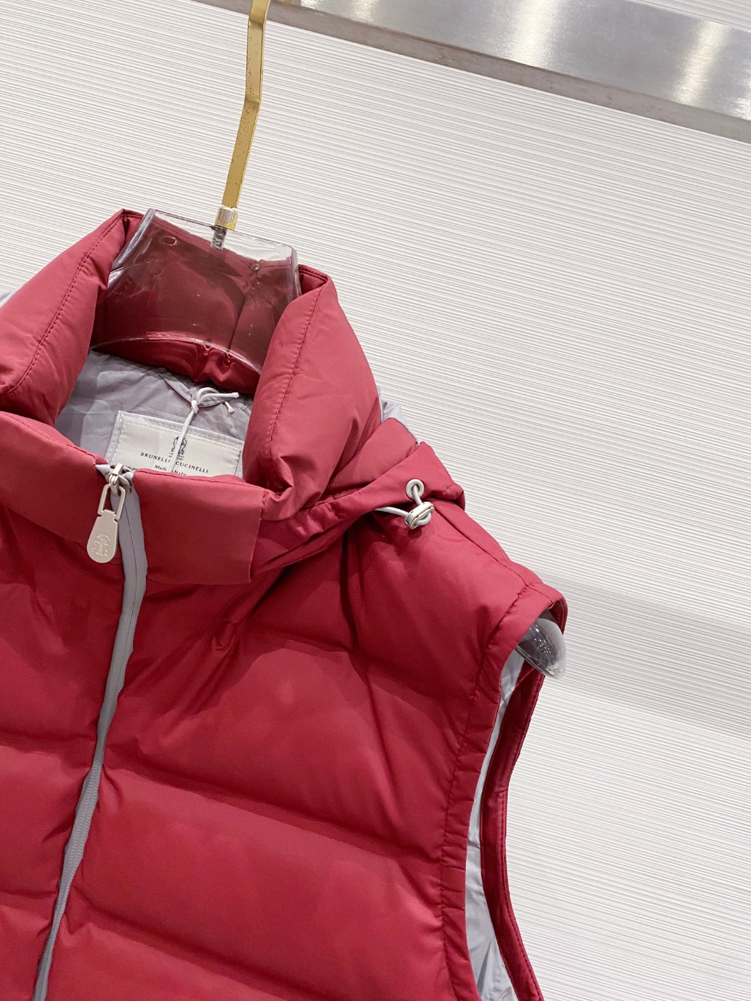 25秋冬新品发布，BC新款羽绒马甲出货，帽子可完全拆卸成立领，所有面料及辅料原版开模订制，质感超强，码数