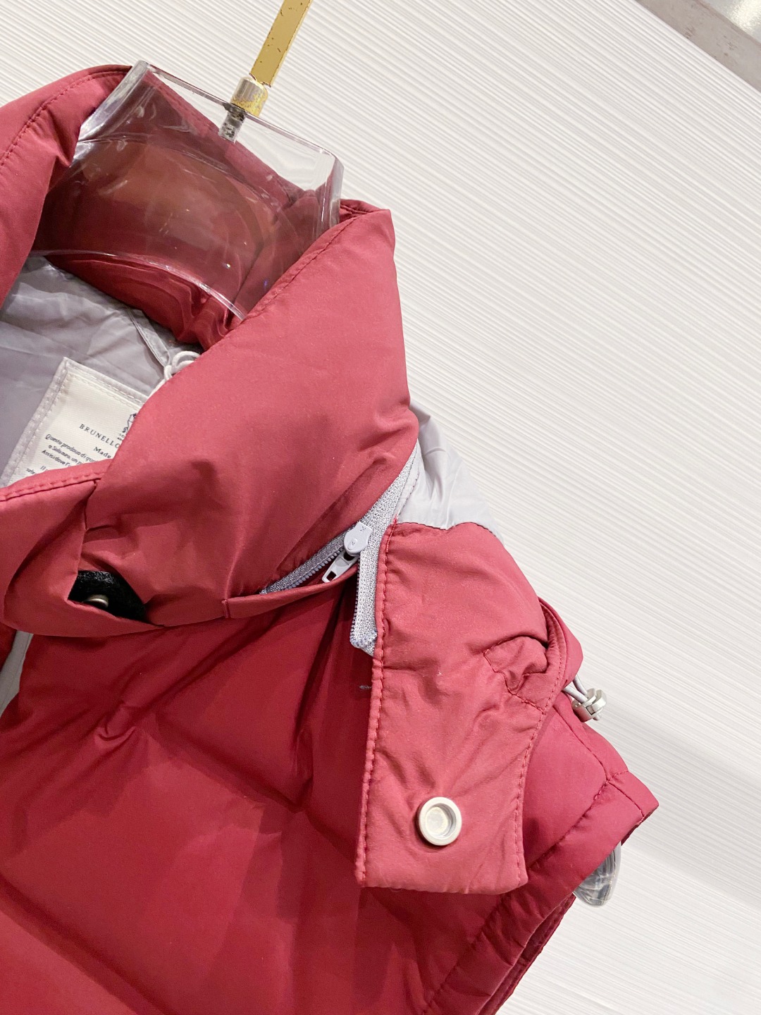 25秋冬新品发布，BC新款羽绒马甲出货，帽子可完全拆卸成立领，所有面料及辅料原版开模订制，质感超强，码数