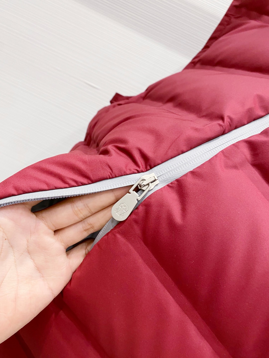 25秋冬新品发布，BC新款羽绒马甲出货，帽子可完全拆卸成立领，所有面料及辅料原版开模订制，质感超强，码数