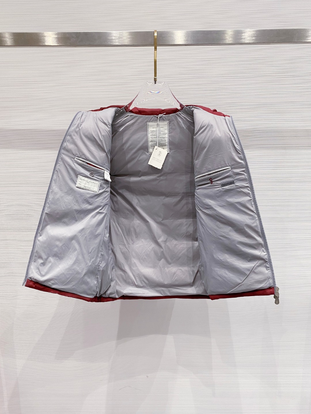 25秋冬新品发布，BC新款羽绒马甲出货，帽子可完全拆卸成立领，所有面料及辅料原版开模订制，质感超强，码数