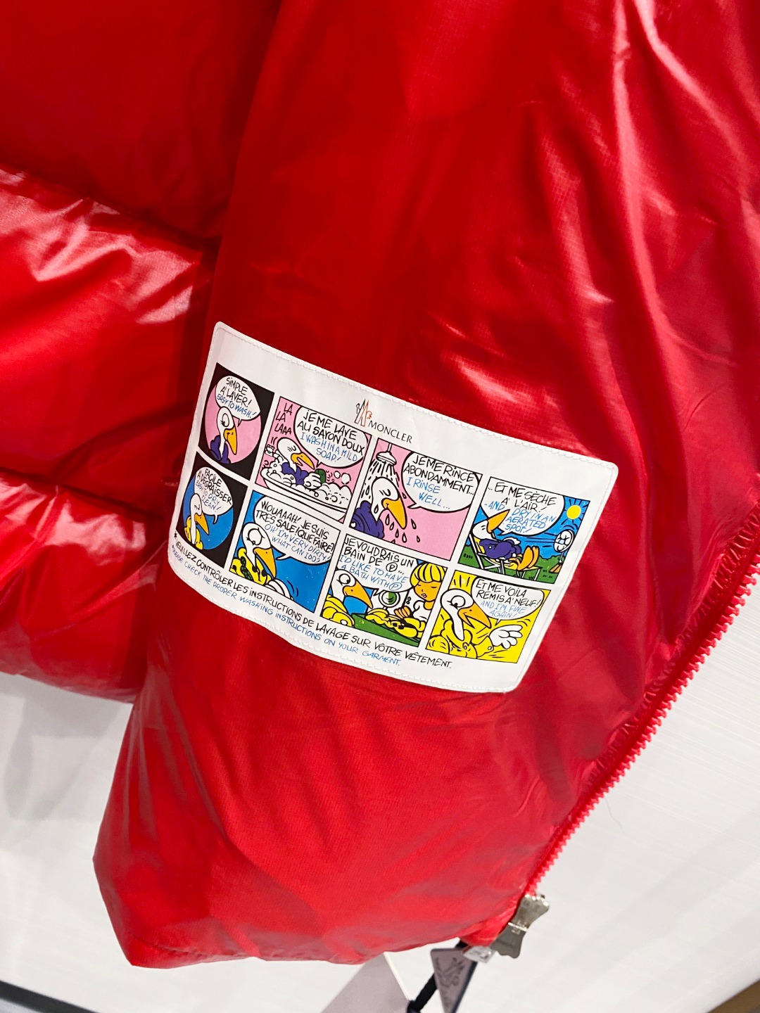 Moncler 蒙口2025秋冬新品发布，蒙口最新款亮光羽绒出货，柜上同步，面料及辅料全部订制，帽子可脱