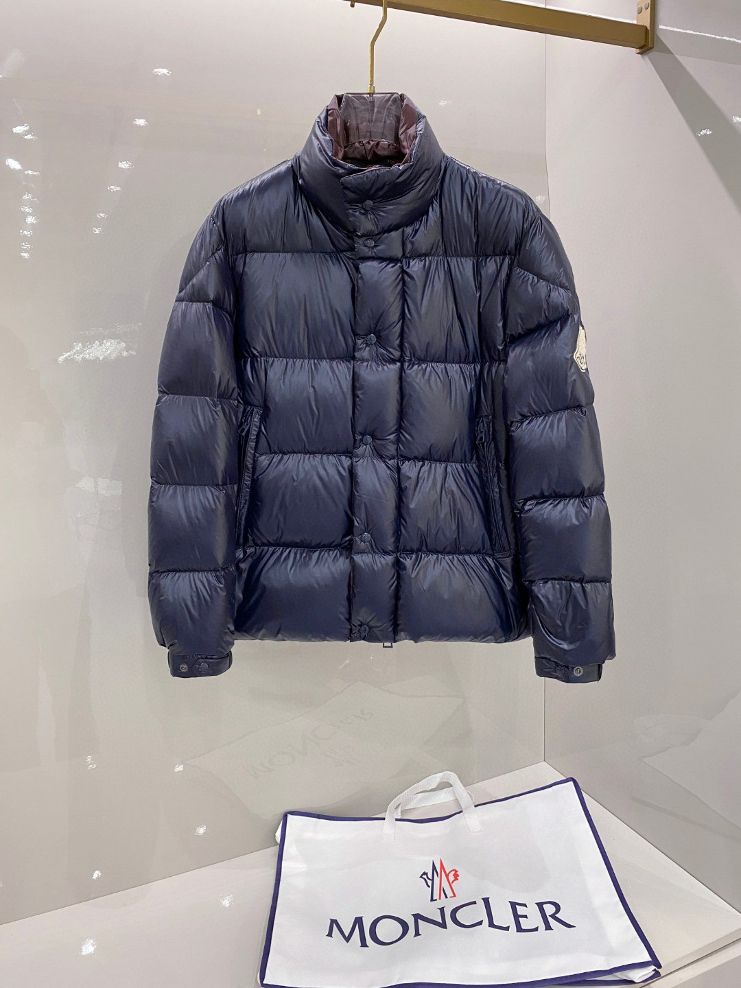 【鹅绒】Moncler 蒙口高端品鉴臻品！欧标90保暖白鹅绒填充男士羽绒服外套整体的造型设计依然传承了M