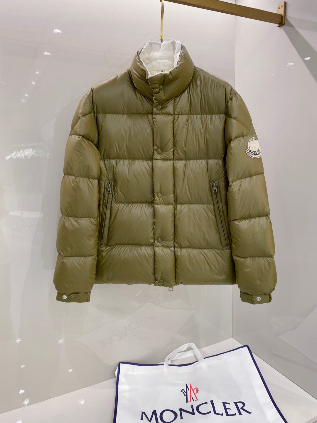 【鹅绒】Moncler 蒙口高端品鉴臻品！欧标90保暖白鹅绒填充男士羽绒服外套整体的造型设计依然传承了M