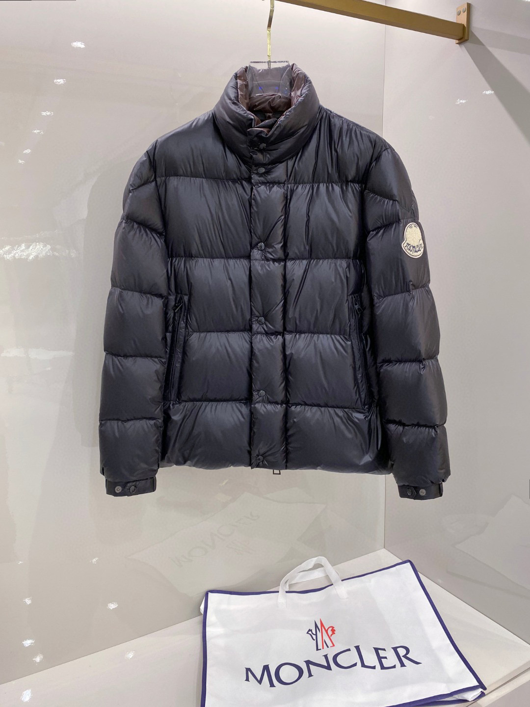 【鹅绒】Moncler 蒙口高端品鉴臻品！欧标90保暖白鹅绒填充男士羽绒服外套整体的造型设计依然传承了M
