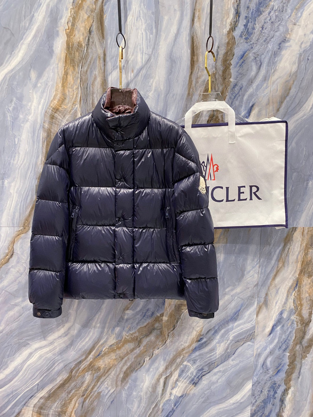 【鹅绒】Moncler 蒙口高端品鉴臻品！欧标90保暖白鹅绒填充男士羽绒服外套整体的造型设计依然传承了M