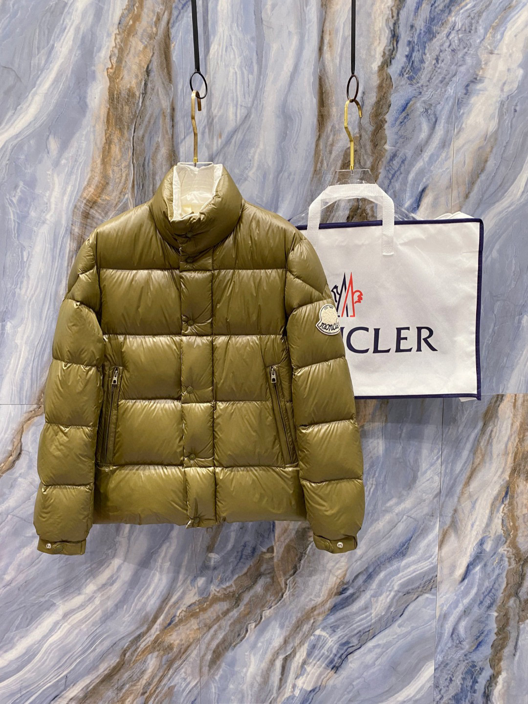 【鹅绒】Moncler 蒙口高端品鉴臻品！欧标90保暖白鹅绒填充男士羽绒服外套整体的造型设计依然传承了M