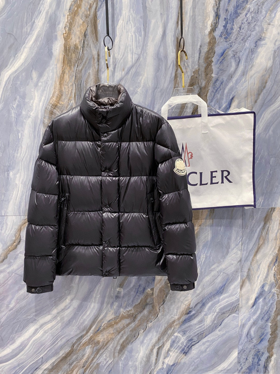 【鹅绒】Moncler 蒙口高端品鉴臻品！欧标90保暖白鹅绒填充男士羽绒服外套整体的造型设计依然传承了M
