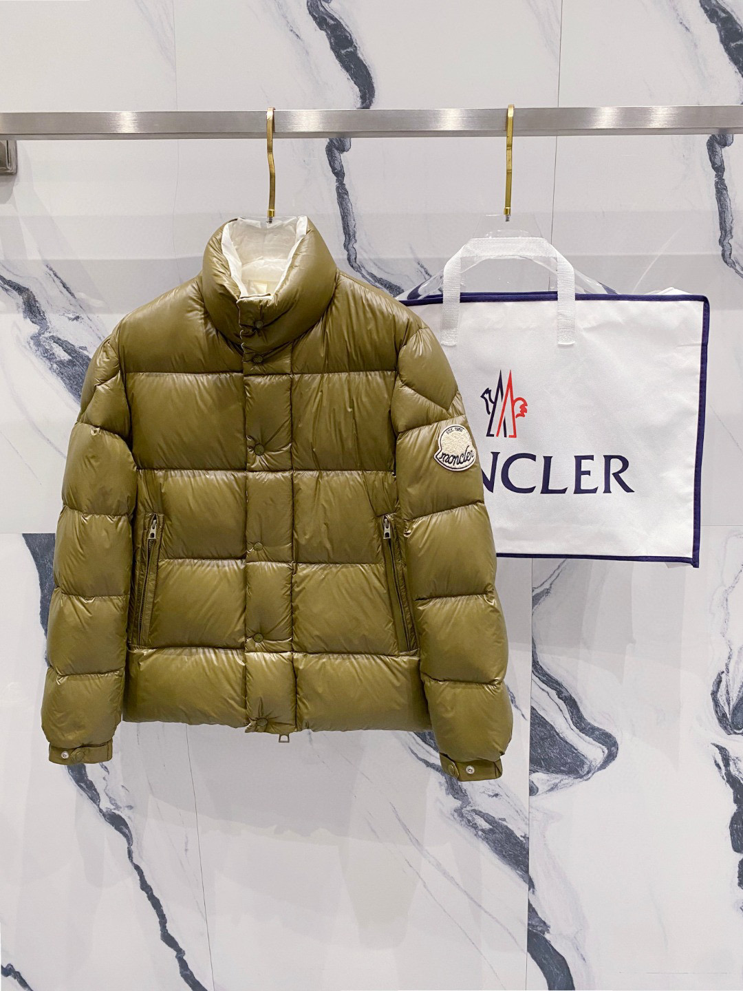 【鹅绒】Moncler 蒙口高端品鉴臻品！欧标90保暖白鹅绒填充男士羽绒服外套整体的造型设计依然传承了M