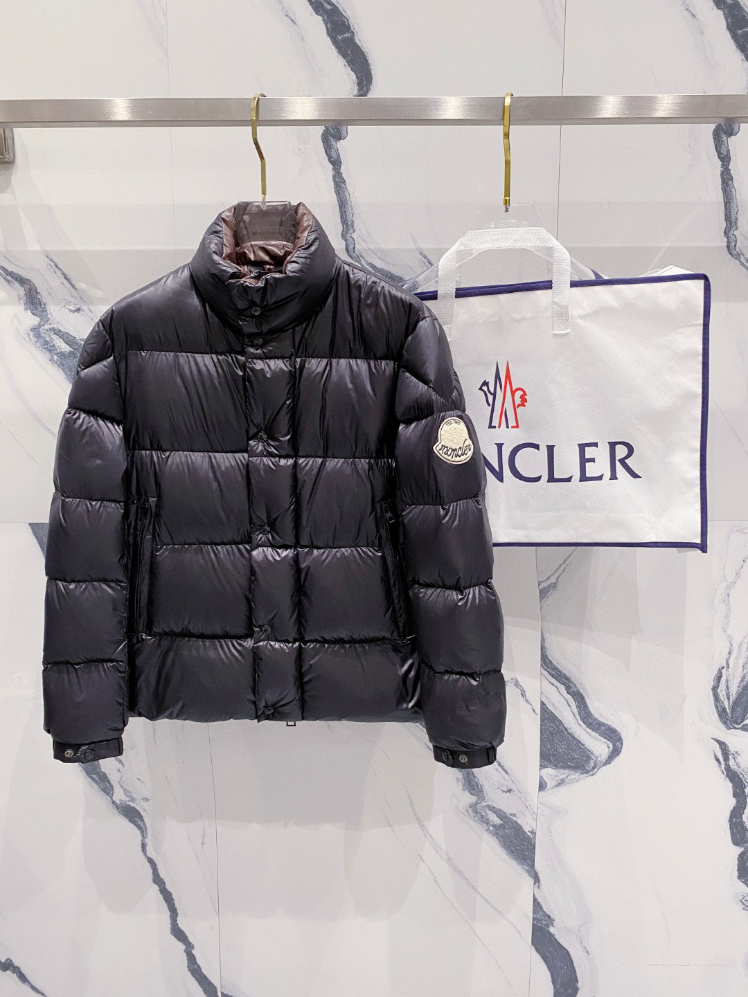 【鹅绒】Moncler 蒙口高端品鉴臻品！欧标90保暖白鹅绒填充男士羽绒服外套整体的造型设计依然传承了M