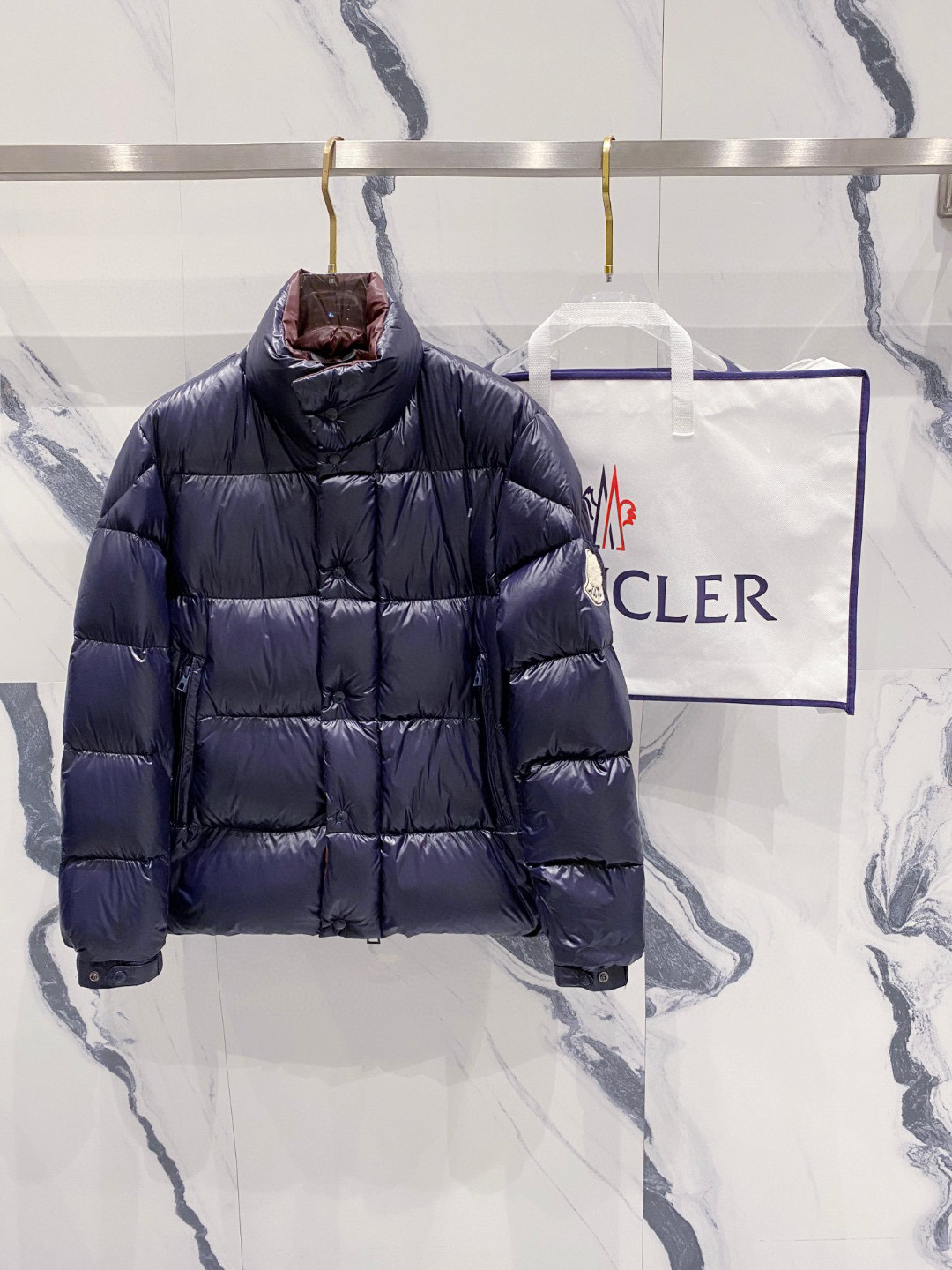 【鹅绒】Moncler 蒙口高端品鉴臻品！欧标90保暖白鹅绒填充男士羽绒服外套整体的造型设计依然传承了M