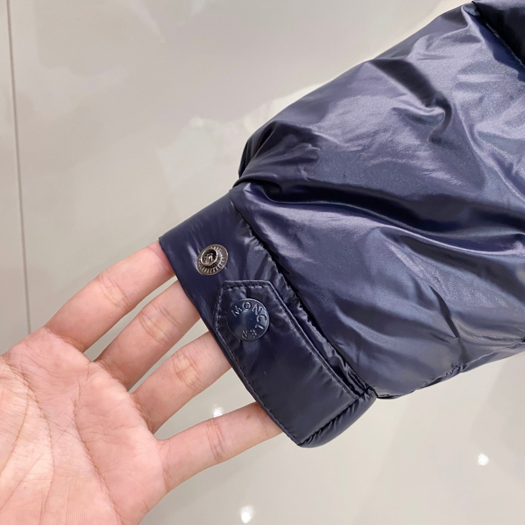 【鹅绒】Moncler 蒙口高端品鉴臻品！欧标90保暖白鹅绒填充男士羽绒服外套整体的造型设计依然传承了M
