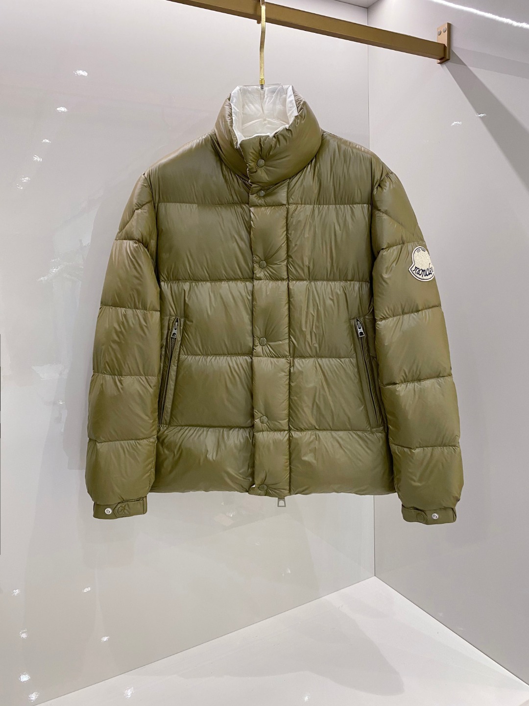 【鹅绒】Moncler 蒙口高端品鉴臻品！欧标90保暖白鹅绒填充男士羽绒服外套整体的造型设计依然传承了M