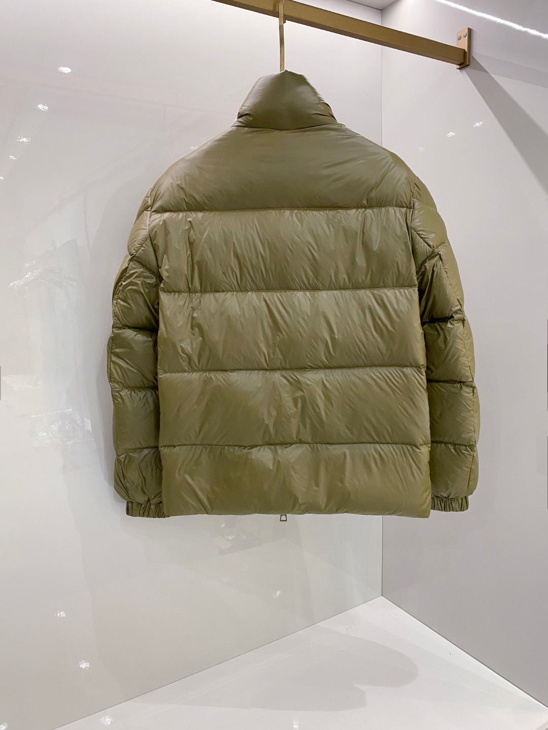 【鹅绒】Moncler 蒙口高端品鉴臻品！欧标90保暖白鹅绒填充男士羽绒服外套整体的造型设计依然传承了M