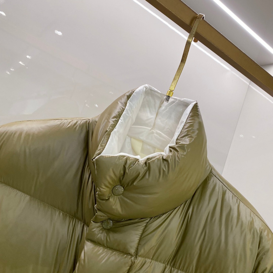 【鹅绒】Moncler 蒙口高端品鉴臻品！欧标90保暖白鹅绒填充男士羽绒服外套整体的造型设计依然传承了M