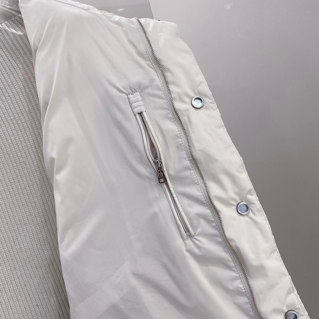 Moncler 蒙口 2025年秋冬新款羽绒服，针织拼接羽绒服采用新国标95白鸭绒，秋冬新品内搭神器！在